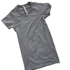 Lululemon Swiftly Tech Short Sleeve 2.0 Black/White Stripe Size 4 Women’s